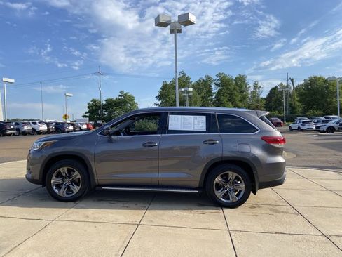 Used 2017 Toyota Highlander Limited Platinum AWD/4WD image 7