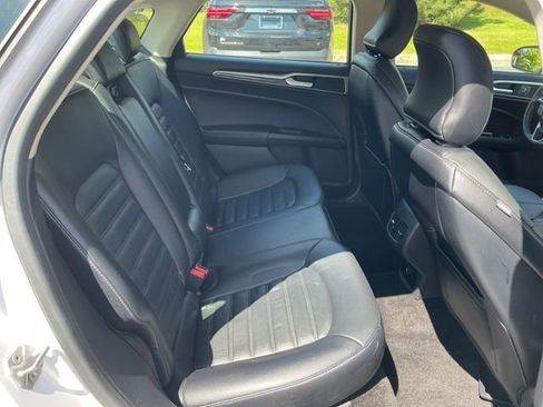 Used 2018 Ford Fusion SE w/ Fusion SE Technology Package FWD image 29