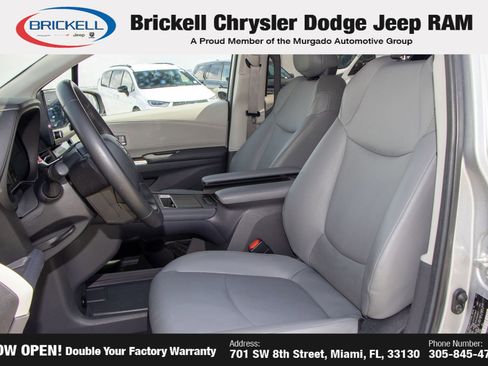 Used 2024 Toyota Sienna XLE FWD image 18
