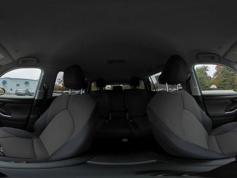 Used 2025 Toyota Highlander LE image 40