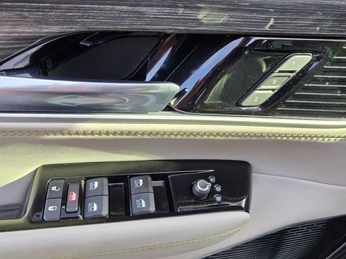 Used 2022 Jeep Wagoneer Series III w/ Premium Group I image 13