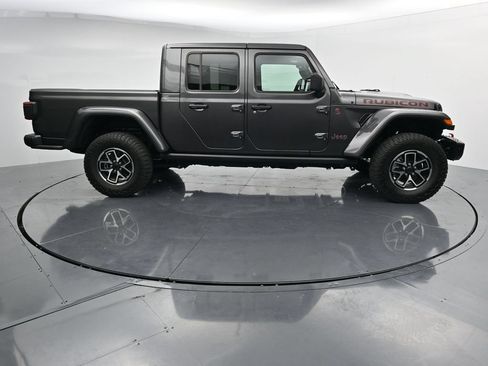 Used 2025 Jeep Gladiator Rubicon AWD/4WD image 9