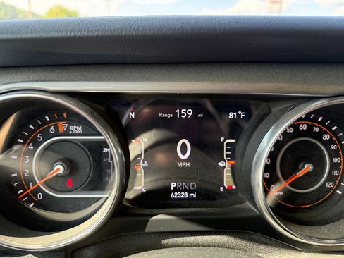 Used 2019 Jeep Wrangler Unlimited Sahara w/ Uconnect 4C Nav & Sound Group AWD/4WD image 26
