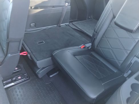 Used 2024 Volkswagen Atlas SE image 19