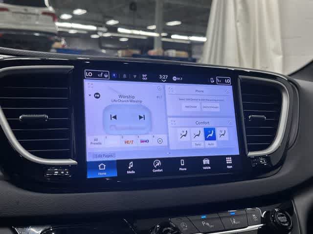 Used 2025 Chrysler Pacifica Select FWD image 22
