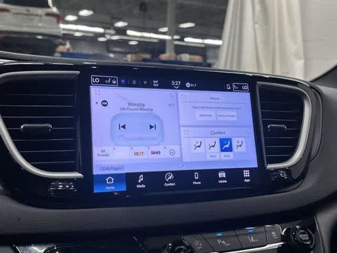 Used 2025 Chrysler Pacifica Select FWD image 22