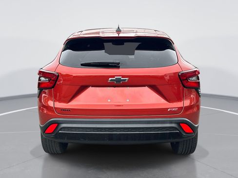 Used 2024 Chevrolet Trax RS w/ Sunroof Package FWD image 6