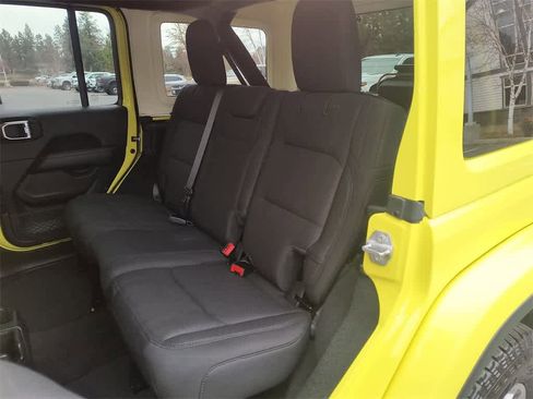Used 2023 Jeep Wrangler Sahara image 22
