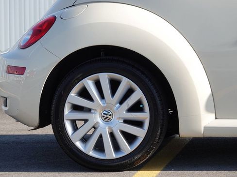 Used 2008 Volkswagen Beetle SE FWD image 21