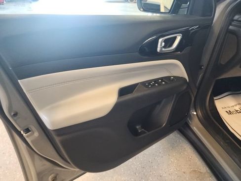 Used 2024 Jeep Compass Limited AWD/4WD image 12
