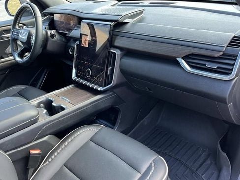 Used 2025 GMC Acadia Denali w/ Super Cruise Package image 26