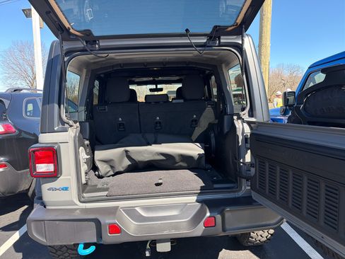 Certified 2023 Jeep Wrangler Unlimited w/ Cold Weather Group AWD/4WD image 10