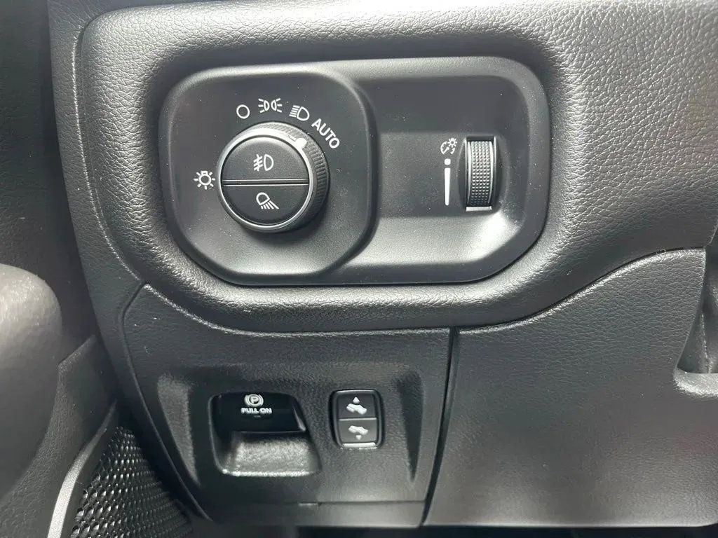 Used 2023 RAM 1500 Big Horn AWD/4WD image 31