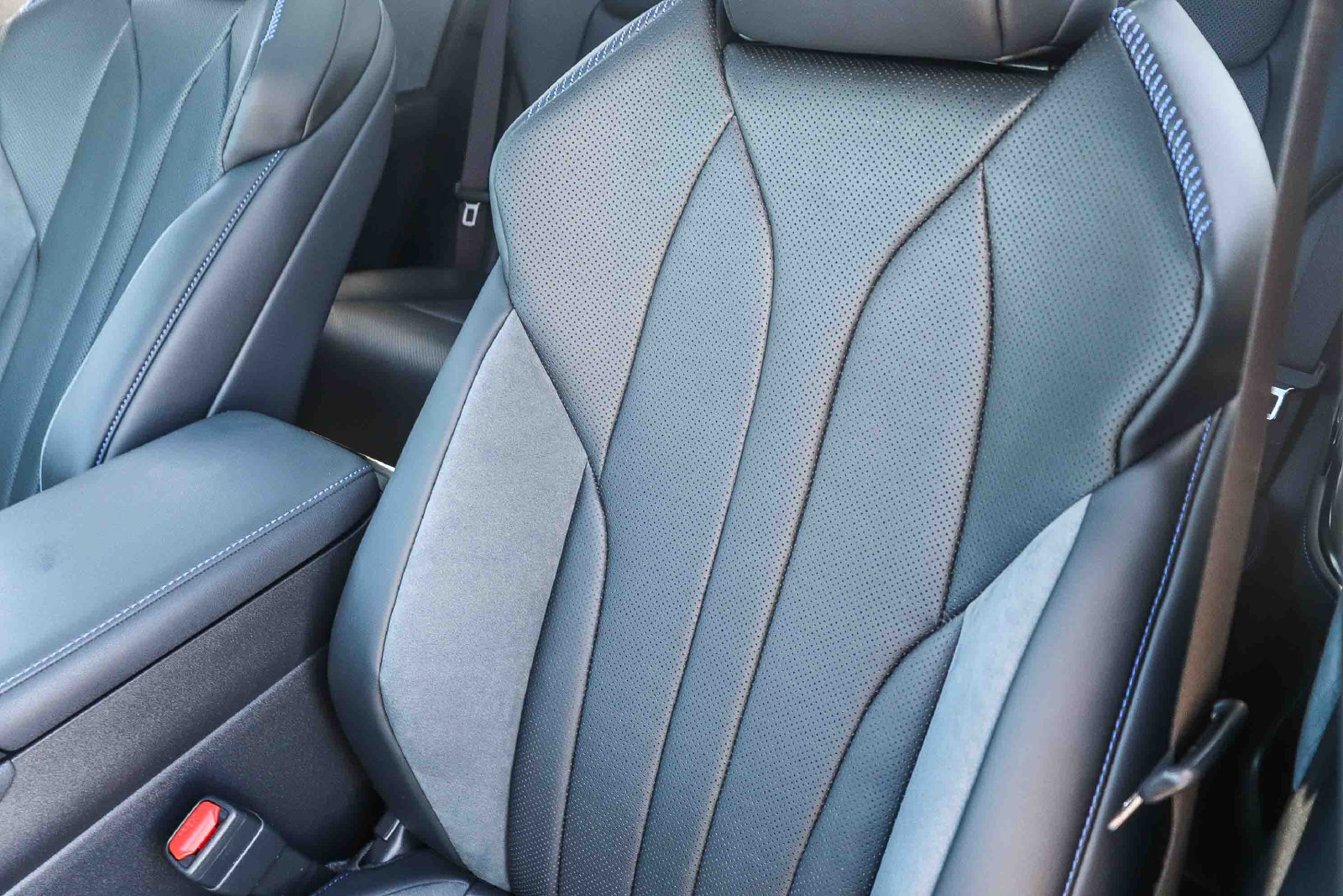 New 2026 Lexus RZ 450e AWD w/ Luxury Package image 33