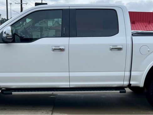Used 2018 Ford F150 Lariat w/ Equipment Group 502A Luxury AWD/4WD image 4