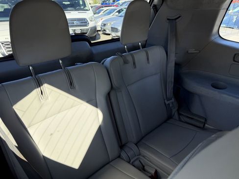 Used 2012 Toyota Highlander SE FWD image 12