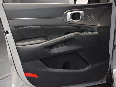 Certified 2023 Kia Sorento SX image 17