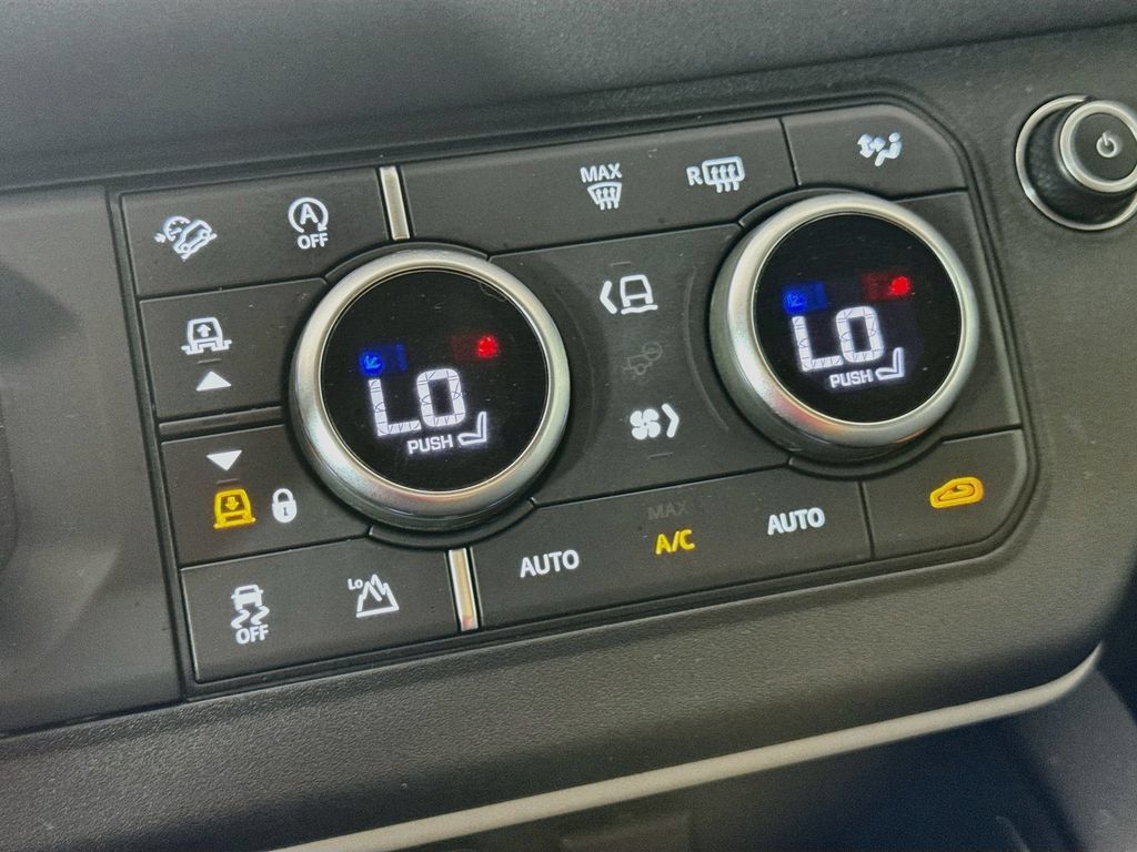Used 2020 Land Rover Defender 110 SE AWD/4WD image 18
