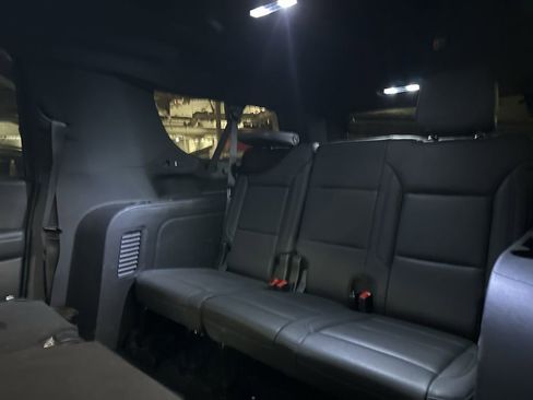 Used 2025 Chevrolet Suburban Z71 image 8