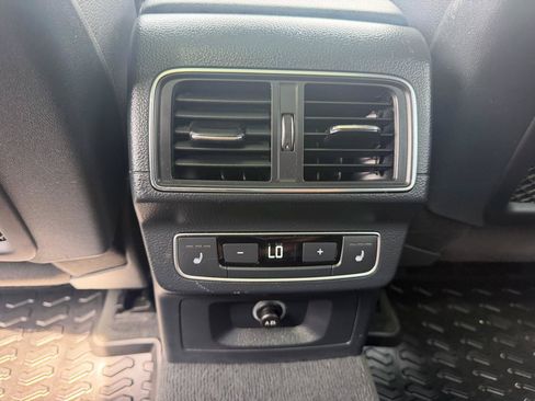 Used 2018 Audi Q5 2.0T Premium Plus w/ Premium Plus Package AWD/4WD image 10