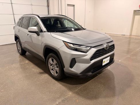Used 2025 Toyota RAV4 XLE AWD/4WD image 3