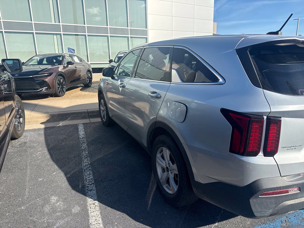 Used 2021 Kia Sorento LX FWD image 4
