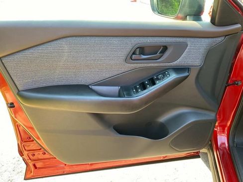 Used 2023 Nissan Rogue S AWD/4WD image 12