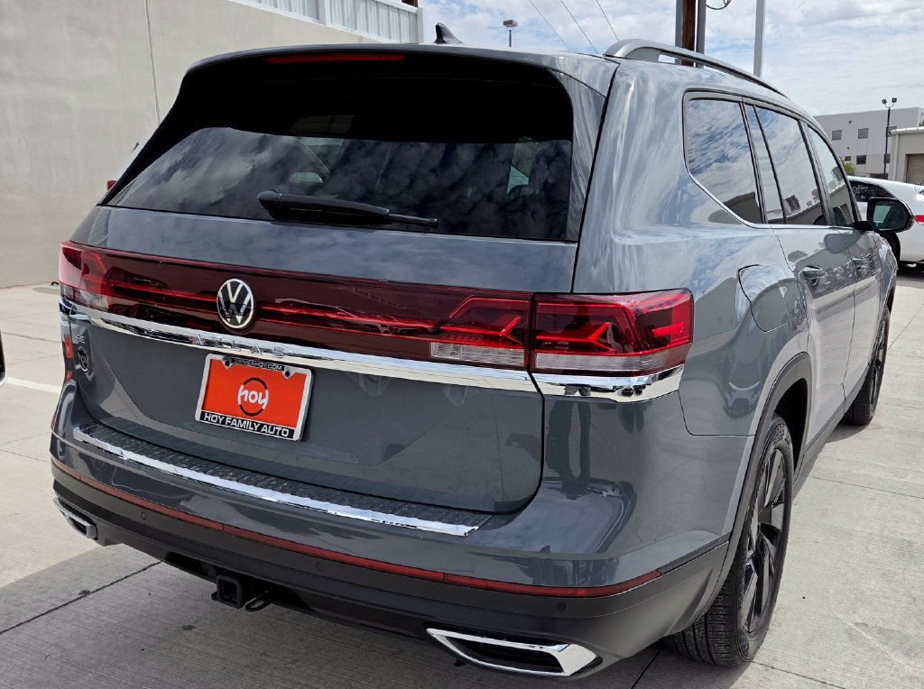 Used 2025 Volkswagen Atlas SE w/ Panoramic Sunroof Package FWD image 9