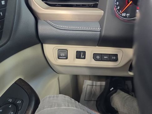 Certified 2021 GMC Acadia Denali w/ Denali Ultimate Package image 22