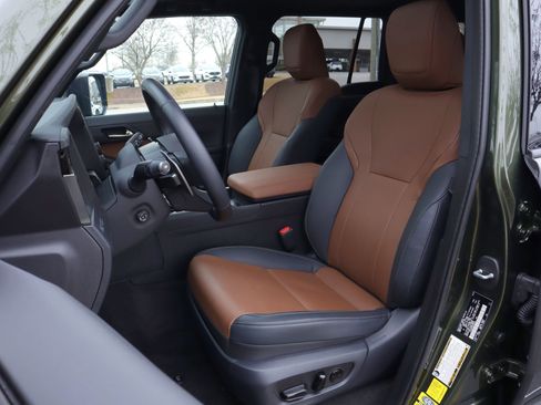 Used 2025 Lexus GX 550 GX 550 Premium+ w/ Accessory Package (Z1) image 9