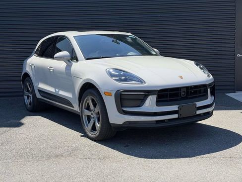 Certified 2024 Porsche Macan AWD/4WD image 7