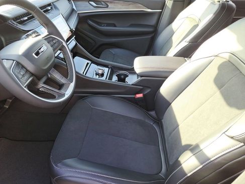 New 2026 Jeep Grand Cherokee Altitude AWD/4WD image 17
