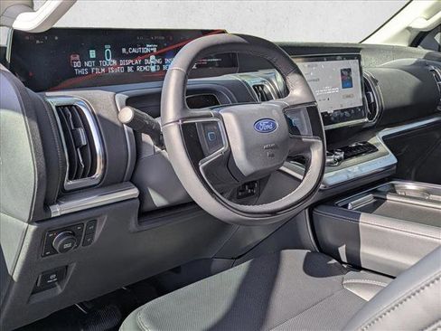 New 2025 Ford Expedition Platinum w/ Driver's Package image 3