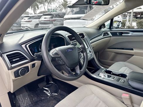 Used 2020 Ford Fusion SE image 10