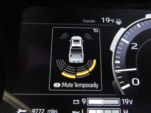 Used 2025 Toyota Tundra Limited AWD/4WD image 29