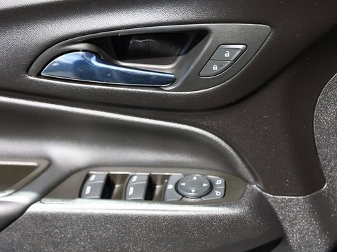 Used 2023 Chevrolet Equinox LT image 36