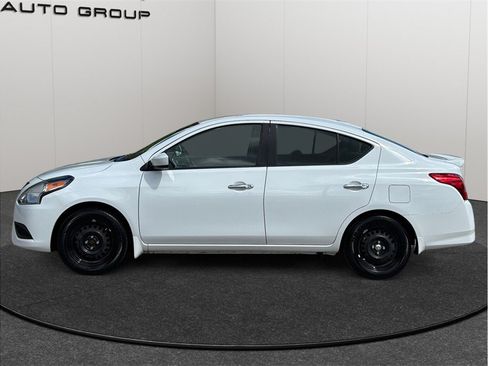 Used 2016 Nissan Versa SV FWD image 5
