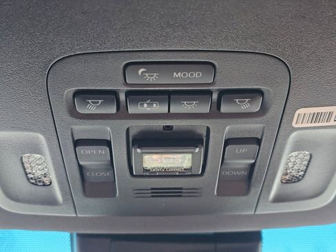 Used 2019 Toyota Avalon Limited w/ Preferred Accessory Package image 18