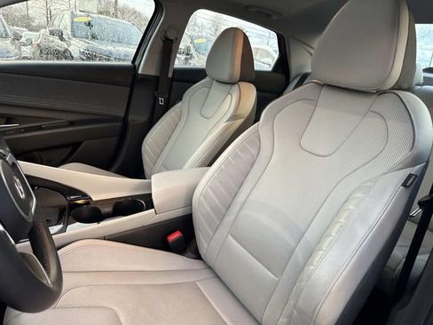 Used 2025 Hyundai Elantra Limited FWD image 20