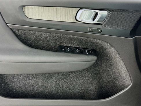 Used 2023 Volvo XC40 B5 Plus w/ Protection Package Premier AWD/4WD image 17