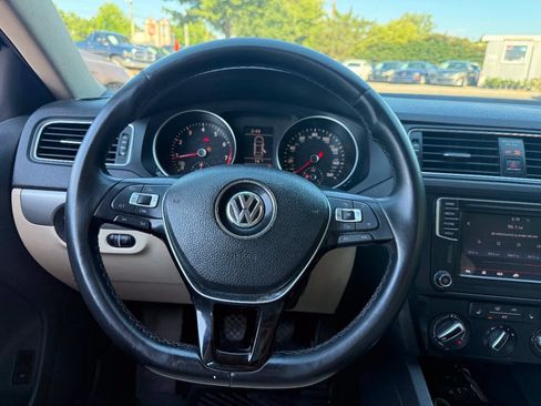 Used 2017 Volkswagen Jetta SE FWD image 12