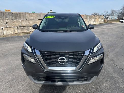 Used 2023 Nissan Rogue SV image 2