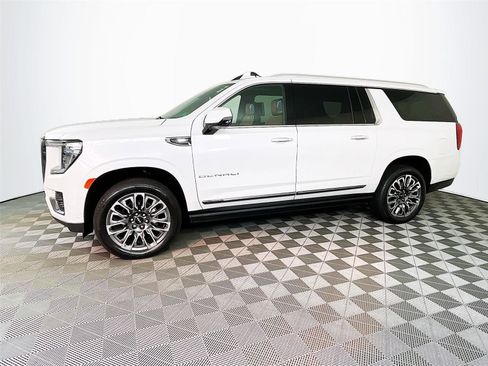 Used 2023 GMC Yukon XL Denali Ultimate image 4