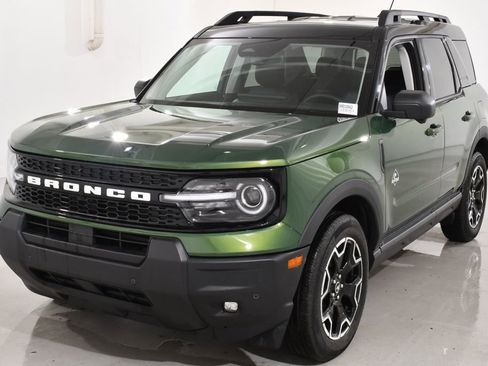 Used 2025 Ford Bronco Sport Outer Banks w/ Outer Banks Tech Package+ AWD/4WD image 2