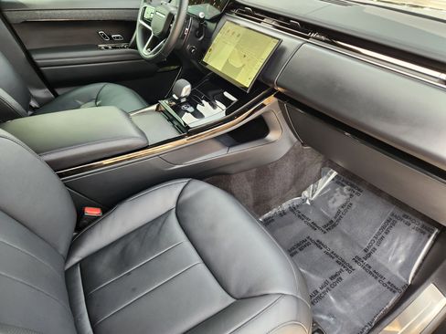 Used 2025 Land Rover Range Rover Sport SE AWD/4WD image 15