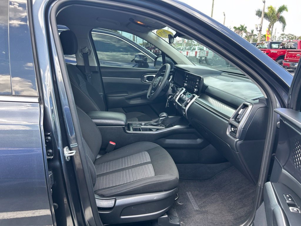 Used 2023 Kia Sorento LX FWD image 39