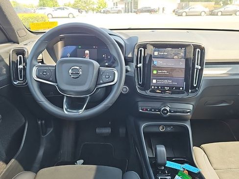 Used 2025 Volvo XC40 B5 Plus AWD/4WD image 2