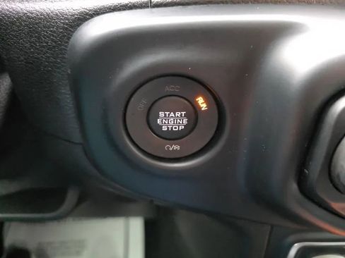 Used 2019 Jeep Wrangler Unlimited Sahara AWD/4WD image 29