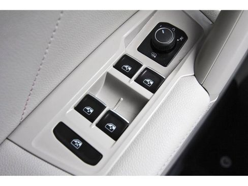 Used 2024 Volkswagen Tiguan SE w/ Panoramic Sunroof Package AWD/4WD image 21
