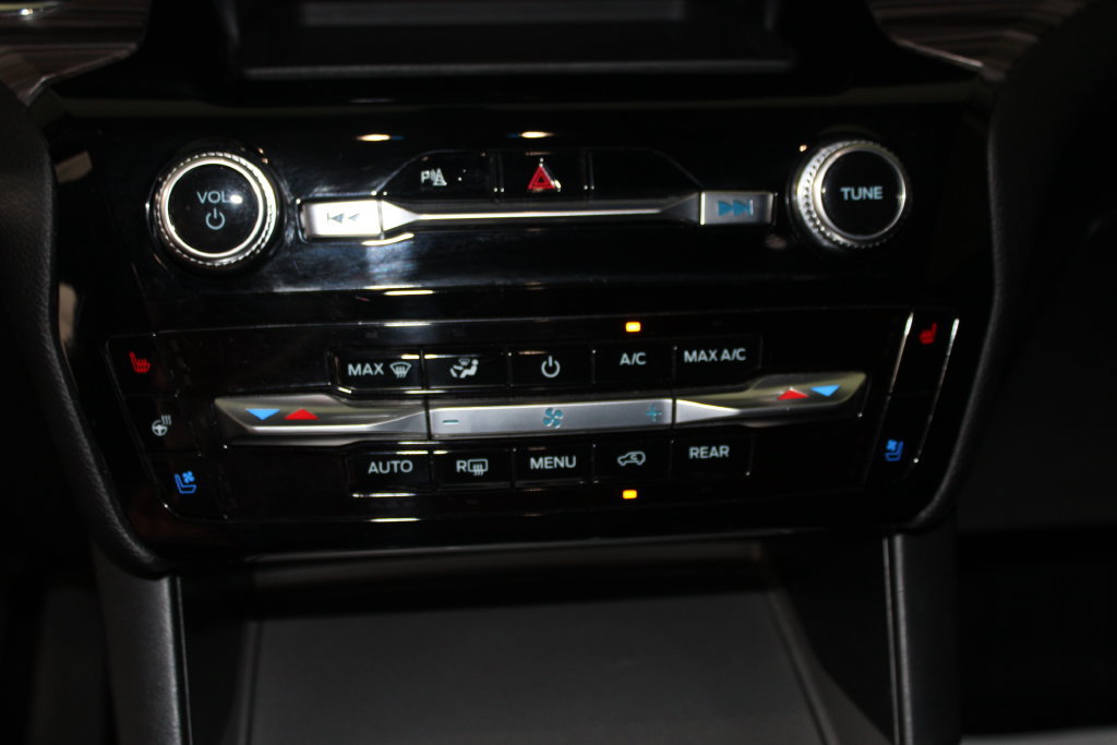 Used 2024 Ford Explorer Limited AWD/4WD image 52